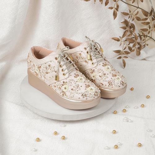Image of Mochi Women'sSlip On Closure Boots with Platforms