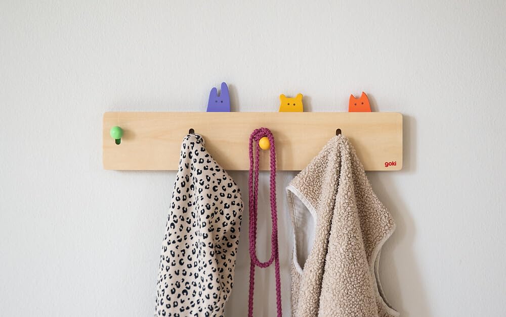 goki 60834 - Garderobe Kuckulino, Kinder-Garderobe mit 4 Kleiderhaken und niedlichen Pop-Up Tiermotiven, aus Holz - Kinder-Garderobenleiste mit Funktion