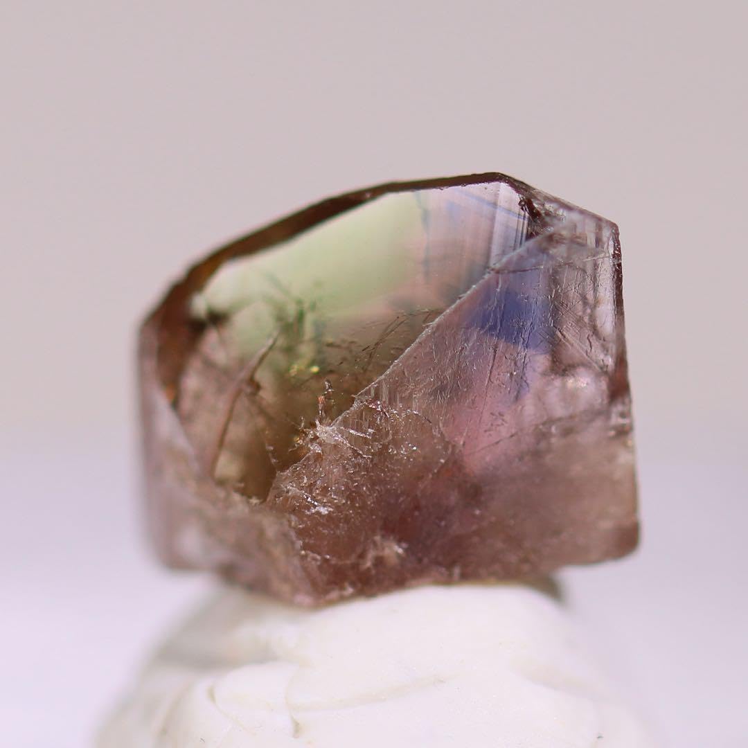 Amazon | 4350『天然アキシナイト』4.06ct パキスタン産 原石 鉱物