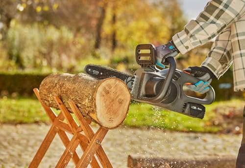 GARDENA Akku-Kettensäge Präzisions-Sägekette, Kettenschnellstopp, für Baumpflege Brennholz – Bild 7
