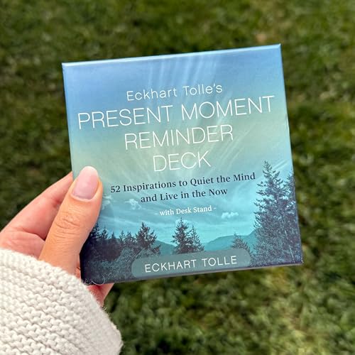 Eckhart Tolle's Present Moment Reminder Deck: 52 Inspirations to Quiet the Mind and Live in the Now, with desk stand – vue 2