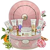 🌸 Un Air d'Antan es, ante todo, una historia familiar Una marca de cosmética tradicional hecha en Francia, inspirada en la cultura retro y las canciones francesas Nuestras fragancias se crean en Grasse (Provenza), la capital mundial de los perfumes Perfectos como pequeños regalos, o para completar una caja de regalo, para Navidad, San Valentín, cumpleaños, día de la madre, Pascua, etc. Para complacer a la madre, abuela, hermana, amiga, madrina...
