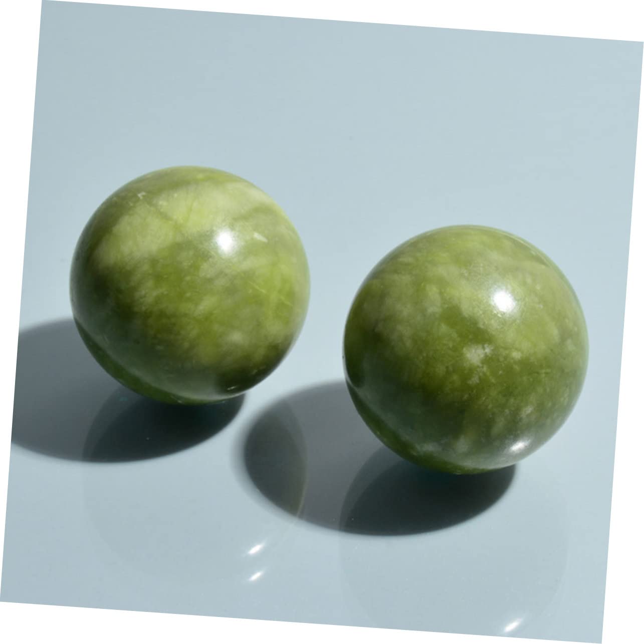 Handmassagebälle Tragbar Grüne Jade 2 Stück mit Glatter Oberfläche und Muskelentspannung für Gesundheitsübungen und Selbstmassage zu Hause