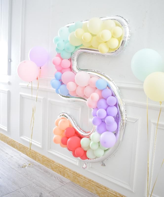 Cadre de ballon argenté en forme de chiffre 5 structure prestige Skywin pour réception