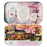 Diorama Japonais Cerisiers en Fleurs - Découvrez une scène miniature inspirée du Japon avec ses sakura en pleine floraison, ses maisons traditionnelles et son atmosphère paisible.