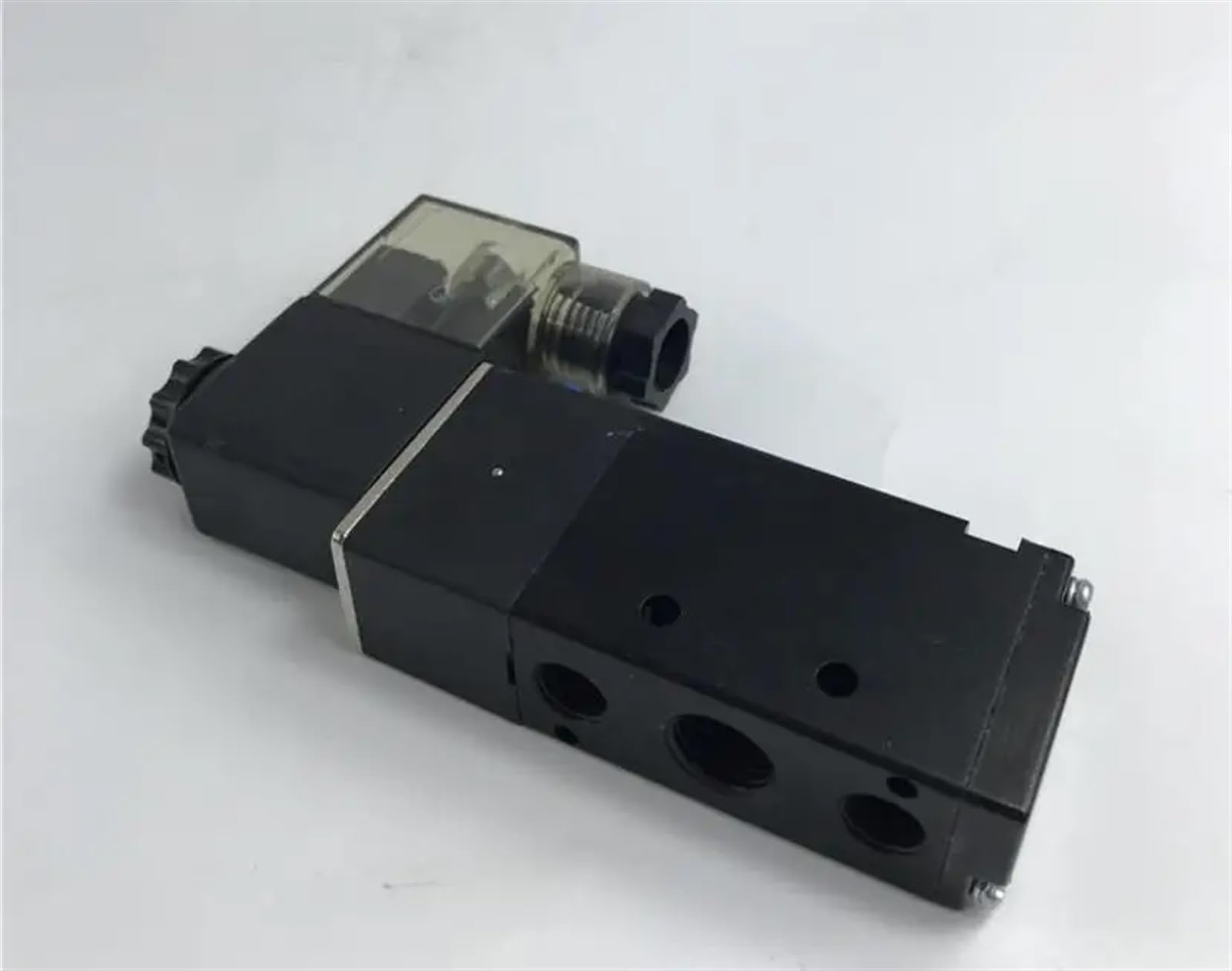 1 Stück EMC Pneumatisches Magnetventil V5221-08 V5231-10 V5241-15 V3221-08 V5211-06 Wegeventil(Color:V5231-10,Size:DC24V)