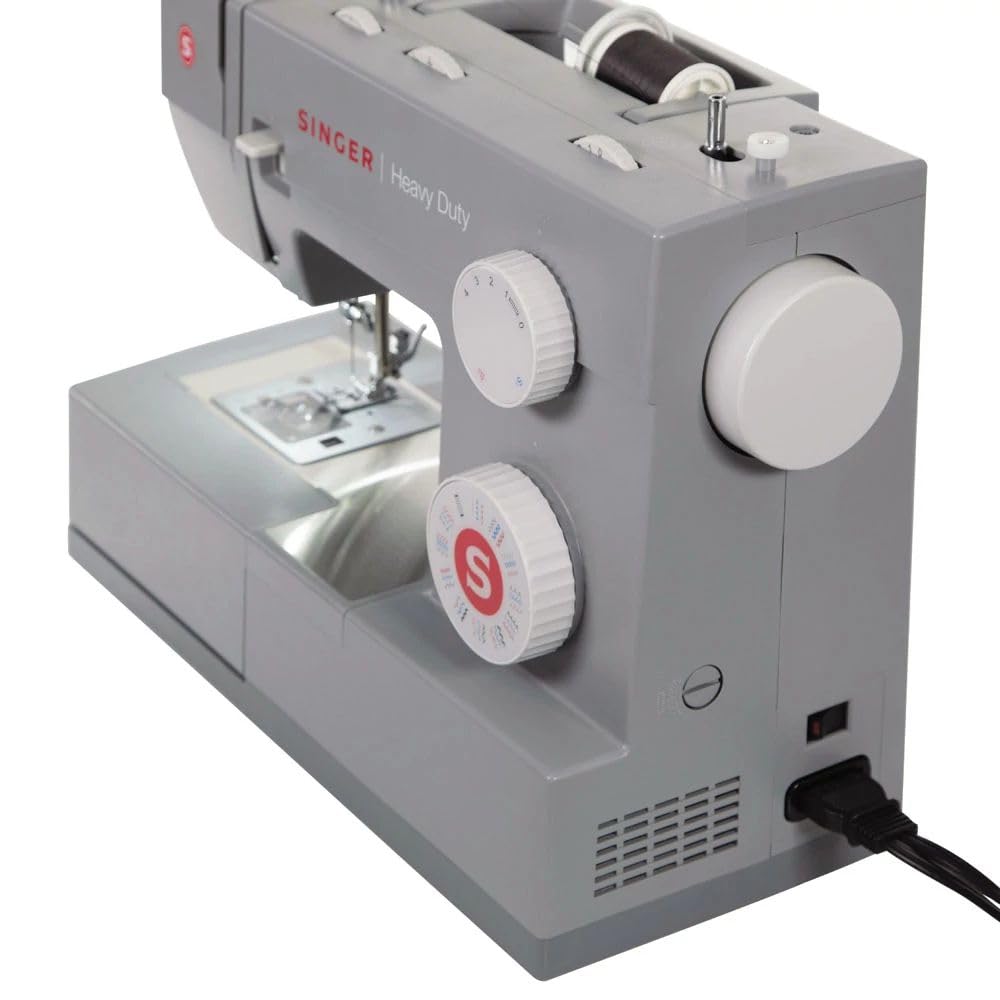 Singer | Robuste 4432 Nähmaschine mit 32 integrierten Stichen, automatischer Nadeleinfädler, Metallrahmen und Edelstahl-Bettteller, perfekt zum Nähen aller Arten von Stoffen mit