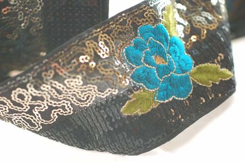 Bordo con nastro indiano ricamato all over a