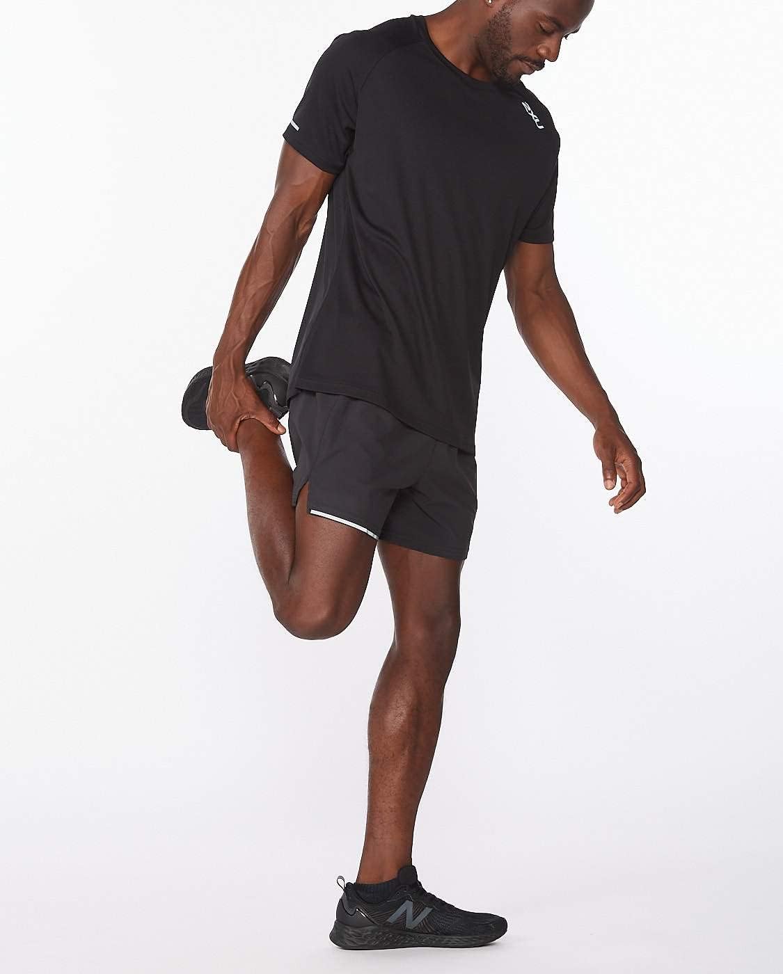 2XU Men's Aero Tee - Lightweight Quick-Drying Running T-Shirt - Black/Silver Reflective - Image 4