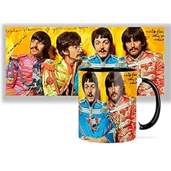 The Beatles Sgt. Pepper’s Lonely Hearts Club Band Tasse Ceramique Intérieure et Poignée Noire Black Inner and Handle Mug - Les Beatles, Paul McCartney, John Lennon, RIngo Starr, George Harrison