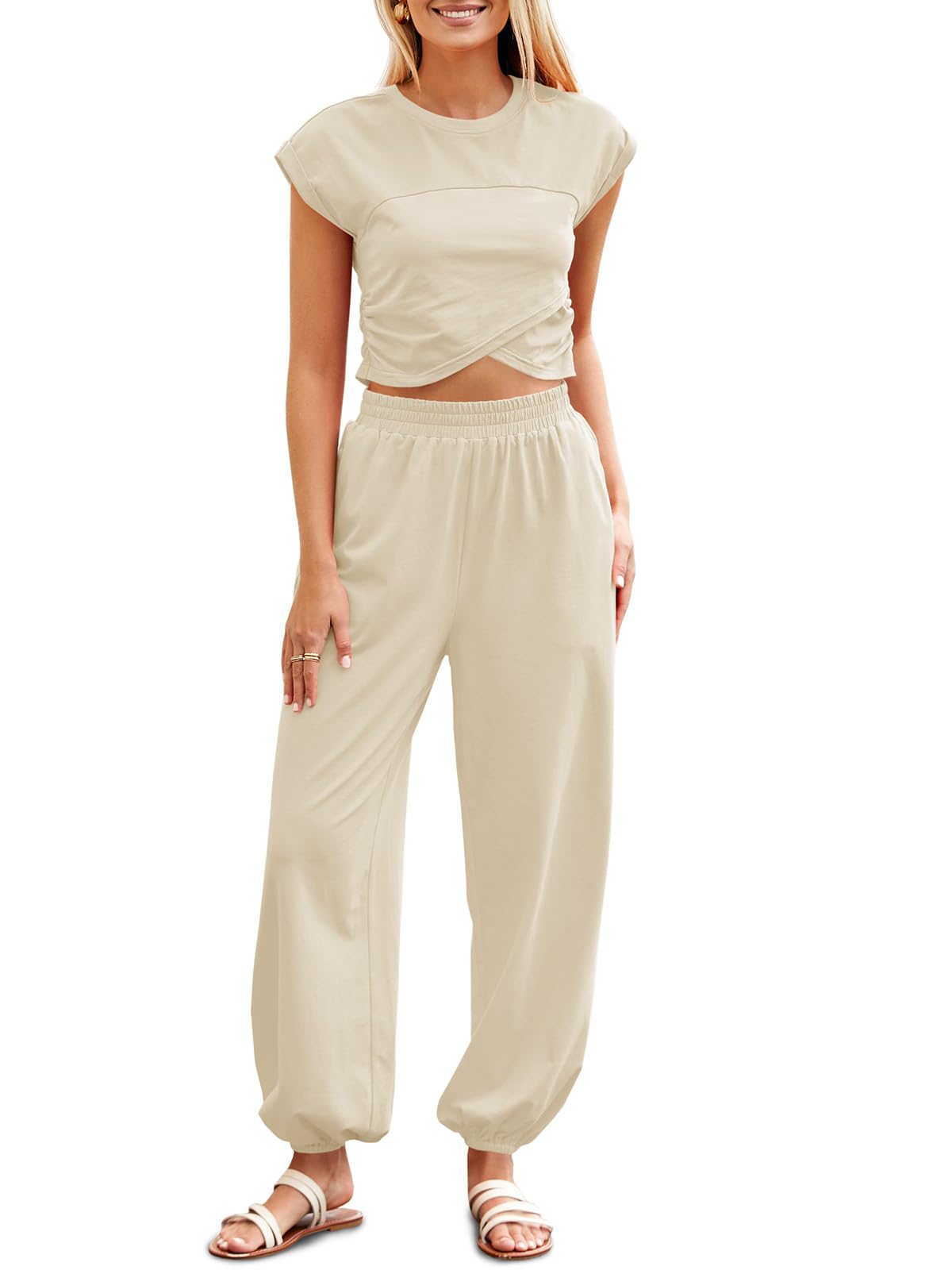 Fisoew Conjunto casual de dos piezas para mujer, conjunto de camiseta corta y pantalones deportivos con bolsillos