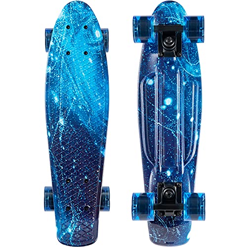 Arrow Board - 22 Zoll Skateboard, KMX Mini Cruiser Skateboard für Kinder, Jugendliche, Junge und Mädchen, Retro Stil Penny Board. LED Leuchtrollen (22 Zoll Galaxis)