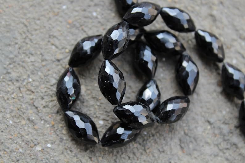 Spinelle noire brute perles gouttes pour créer vos propres bijoux de soirée chic et bohème