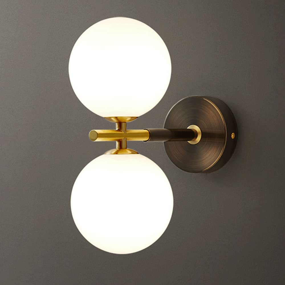 Apliques de pared junto a la cama estilo Magic Bean con pantalla de globo de vidrio blanco y latón
