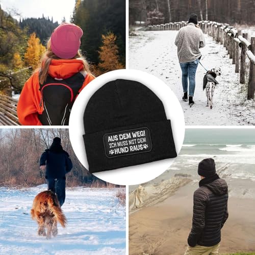 Tassenbrennerei Beanie Wollmütze mit Spruch: Aus dem Weg ich muss mit dem Hund Raus - Strickmütze lustig als Geschenk für Freund, Mann, Hundebesitzer - Gassi Geschenke (Schwarz)