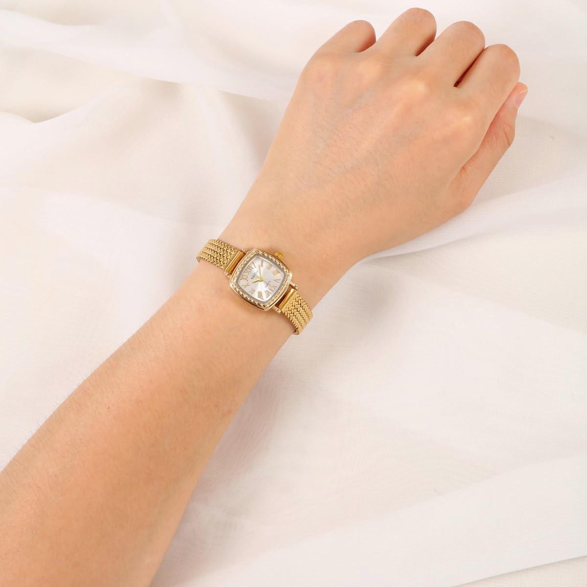 Top Plaza Gold Watches for Women Vintage Square Case Watch Alloy Steel Roman Numeral Dial Bracelet Watch - Image 3