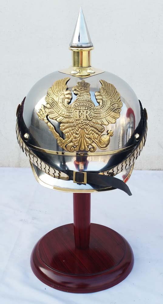 Replica del casco prussiano tedesco in acciaio e ottone Pickelhaube Casco da ufficiale militare a punta