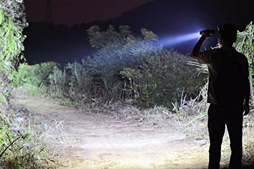 Lanterna Tática X-900 com Sinalizador