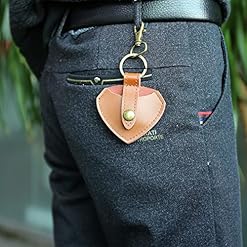 Rayzm Keychain porte-médiators avec médiators 6pcs, sacoche en cuir pour plectres guitare, cravate bouton tête de serre… - Les Beatles, Paul McCartney, John Lennon, RIngo Starr, George Harrison Rayzm Keychain porte-médiators avec médiators 6pcs, sacoche en cuir pour plectres guitare, cravate bouton tête de serre… – Image 7