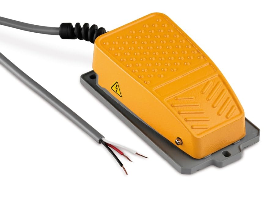 Fußtaster PFS-135A, 10 A/250 V~ | Aluminiumgehäuse und rutschfester Gummiboden | 1,8 m Anschlusskabel | 1 Wechsler-Tasterkontakt | Ideal für Maschinen oder Lampen