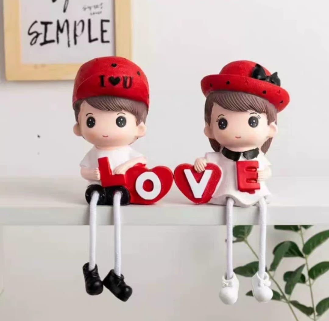 LOVE Temalı Oturan Çift Biblo – Sevimli Reçine Figür Seti – Dekoratif Mini Heykelcik – Romantik Ev ve Ofis Dekoru – Hediyelik Süs Eşyası (Kırmızı)
