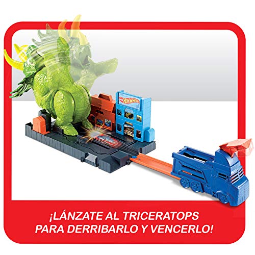 Hot Wheels City Global Nemesis TV, Dinosaurio Triceratops y lanzador de coches de juguete (Mattel GBF97)