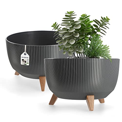 KADAX Maceta Decorativa de Plástico con Soporte Integrado, Macetero con Tres Patas de Imitación Madera para Interior y Exterior (Gris Oscuro, 39.5 cm)