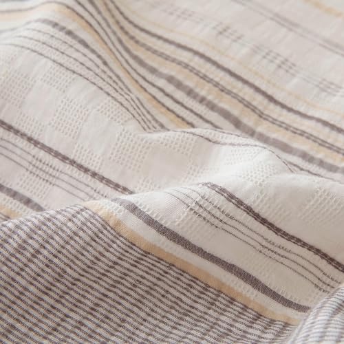 Image of Amazon Basics Comforter Set, 3-Piece Jacquard Comforter and 2 Pillow Shams, All-Season Bedding, King, Beige Striped
