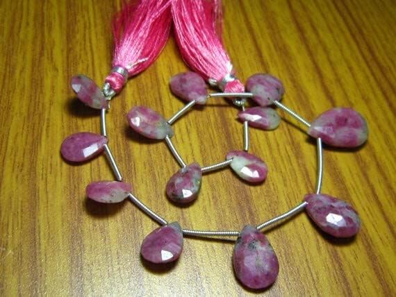Rubis africain en perles poires pour créer vos colliers de soirée élégants