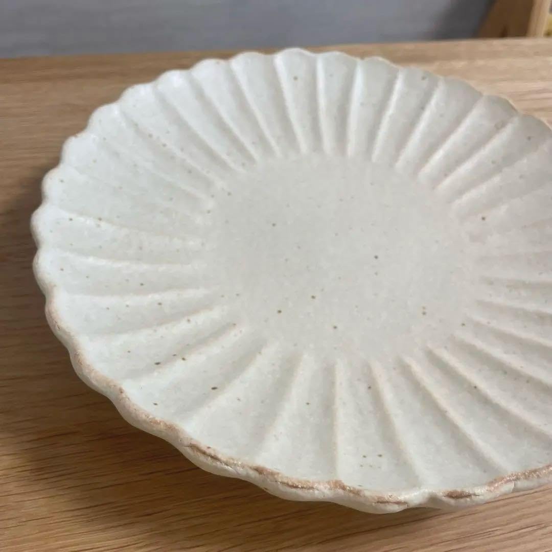 Amazon.co.jp: 青柳憲儀輪花皿 白釉 作家のうつわ 大皿料理に◎ 23cm