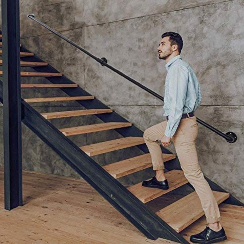 Rampe d'escalier en fer forgé et métal au design architectural