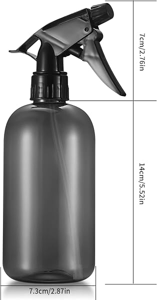 Vista de cerca de las botellas de spray MMDBD de 500 ml, mostrando su diseño transparente y la boquilla ajustable.