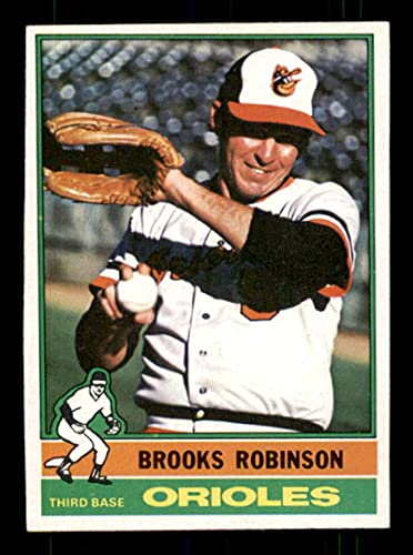 1976 Topps Brooks Robinson Baseball Card #95 Brooks Robinson Mint