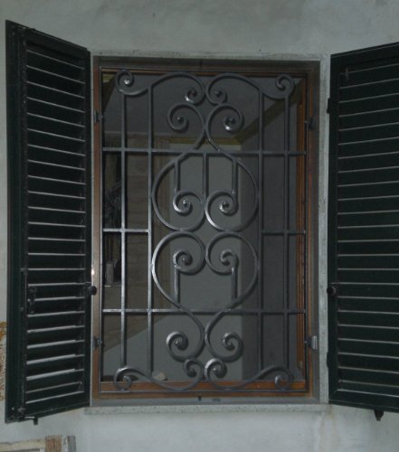 Struttura Apribile: Dimensioni Standard Doppia Anta cm 90 x 130 circa: Euro 1300,00 + iva Zincatura Facoltativa: Euro 50,00 + iva Le realizzazioni con Arco prevedono un sovrapprezzo da quantificare