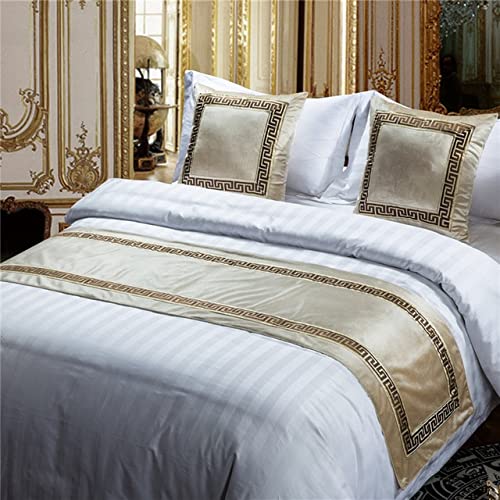 Chemin de lit brodé velours rouge et or pour une chambre chaleureuse aux détails uniques