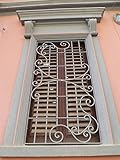 grate di ferro battuto per finestre Struttura Fissa: Dimensioni Standard cm 90 x 130 circa: Euro 750,00 + iva Zincatura Facoltativa: Euro 50,00 + iva