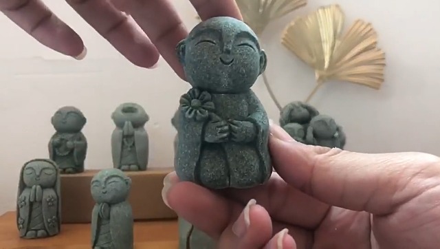 Mini Estatua de Monje Buda de Piedra Decorativa Zen miniatura 7
