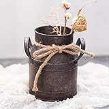 landhaus chic kleidung ☛❦【Kreative Vase】: Rustikale vase, Metall pflanzentopf, landhausstil vase, tischdeko vasen, blumenständer, Das Retro-design vase dieses Blumenkübels macht es besonders und attraktiviver für die Menschen.