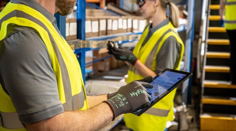 Ansell HyFlex 11-844 Professionelle Arbeitshandschuhe, Rutschfeste Nitril-Beschichtung, Industrie-Schutzhandschuhe für Mechanik und Werkstatt, Montagehandschuhe, Schwarz, Größe 2XL (12 Paar)