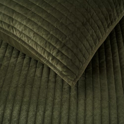 Image of Wonderful Velvet Quilt Set, Queen Size Dark Green Soft Fluff Texture Coverlet with Shams,Channel Stitched Pattern, All-Season Use, Versatile Lightweight Bedspread for Bedroom Adults Teens Kids,94 inchx94 inch