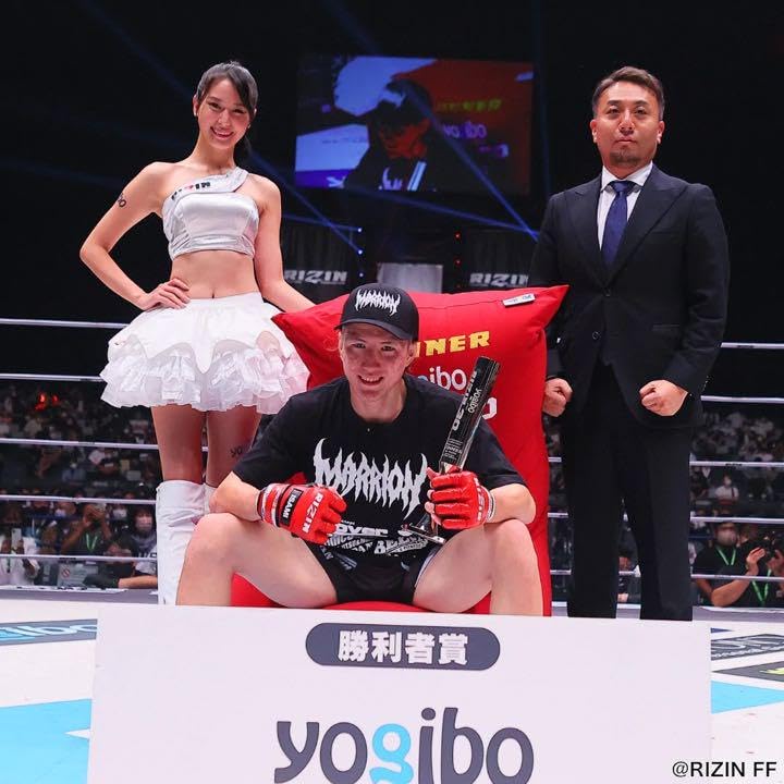 Amazon.co.jp: RIZIN トロフィー RIZIN45 : スポーツ＆アウトドア