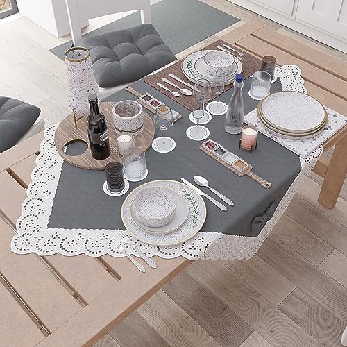 PETTI Artigiani Italiani - Centrotavola Elegante di Cotone per Tavolo Cucina, Soggiorno Sala da Pranzo, Centro Tavola in Tinta Unita con Balza in Pizzo Sangallo e Fiocchi, Grigio Scuro 95x95 cm - Immagine 1