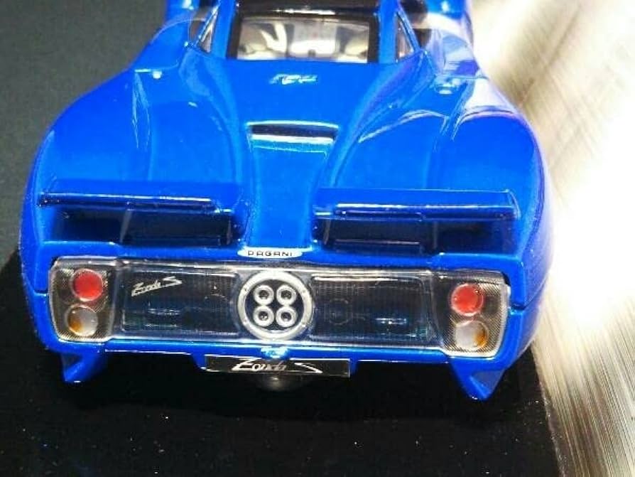 Pagani Zonda C12 1/24 ダイキャストモデルMOTOR MAX Pagani Zonda C12 White 1/24 Diecast Car Model by Motormax