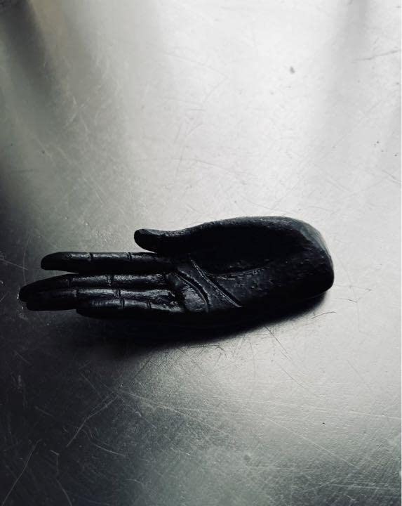 Amazon｜菊池克 香立て 「掌」 鉄釉 仏手 ジュエリー置き｜仏壇用香炉