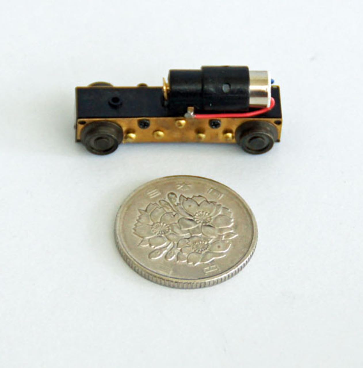 Arte de las placas Kato by TSUGAWA TMC100 MICRO CHASSIS MARCO MOTORIZADO 32,8 mm x 24,7 mm para procesamientos y motorizaciones LOCOMOTORES SCALA-N 1:160