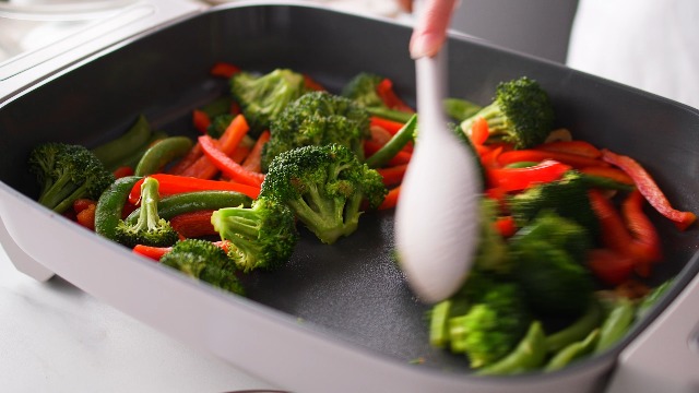 AI MI PAN  Amazon.com: GreenPan Advanced 12” X 15” Electric Skillet with Lid