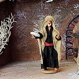 Berger fait à la main avec du pain, parfait pour tout paysage de crèche. Figurine de crèche homme Dimensions : environ 6 cm x 7 cm x 14 cm (L x l x H). Matériaux : argile et tissu. 