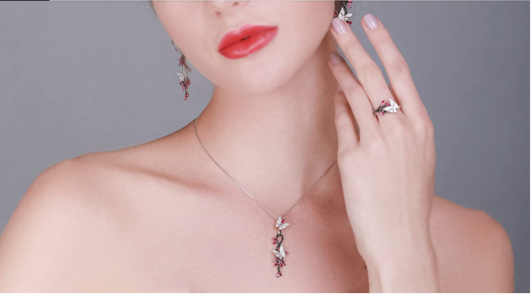 Collana con Pendenti in Argento Sterling Massiccio 925 Farfalla con Gemme di Rubino Create con Pendenti in Spinello Nero per Le Donne