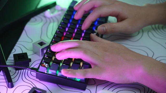 Amazon.com: Womier 60% Percent Keyboard Gaming, WK61 V2 Creamy