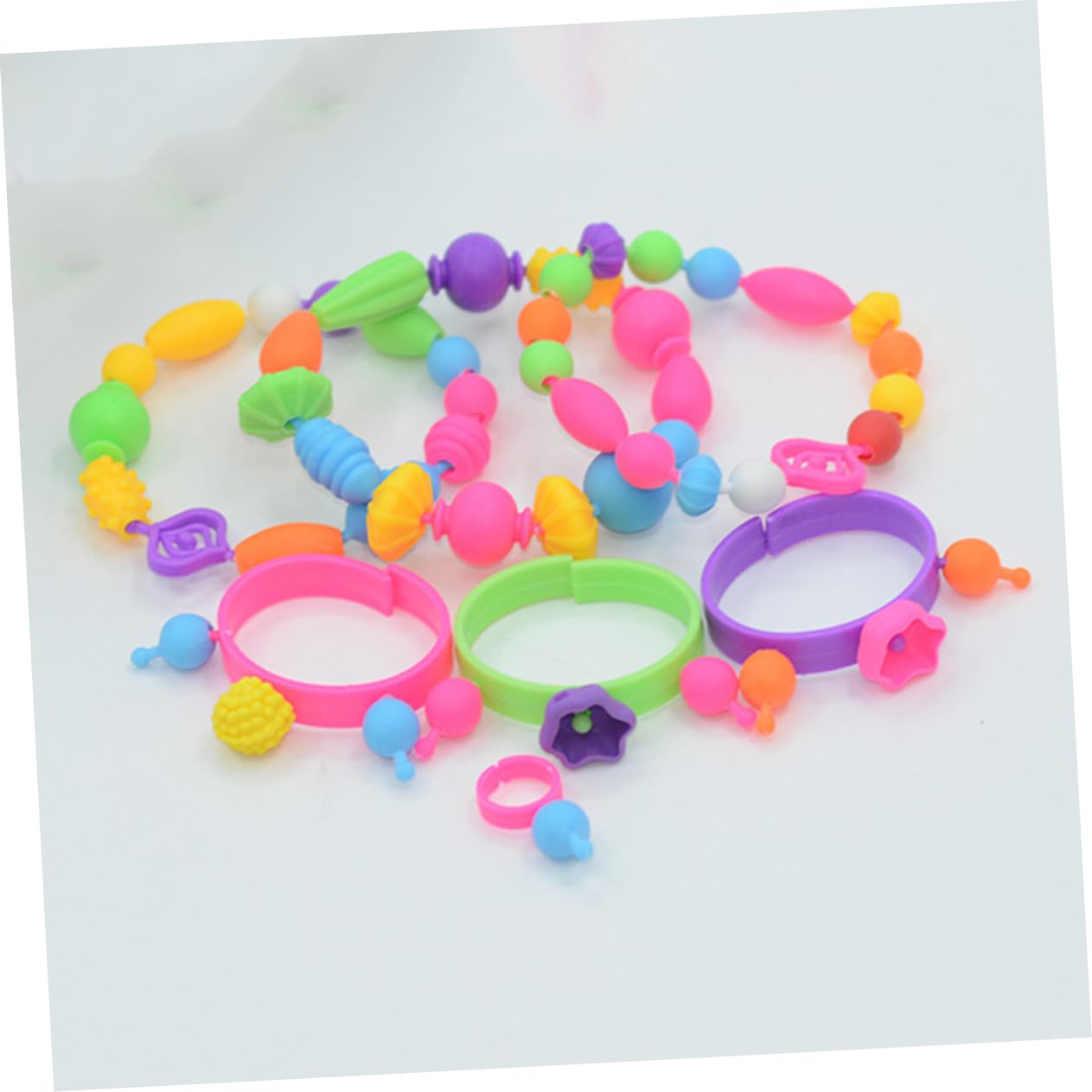 Vaguelly Kit De Cuentas De Plástico Diy Para Niñas, Juego De Manualidades 550 Piezas, Caja De Almacenamiento Azul, Pulseras Infantiles Para Creatividad y Coordinación Mano-ojo